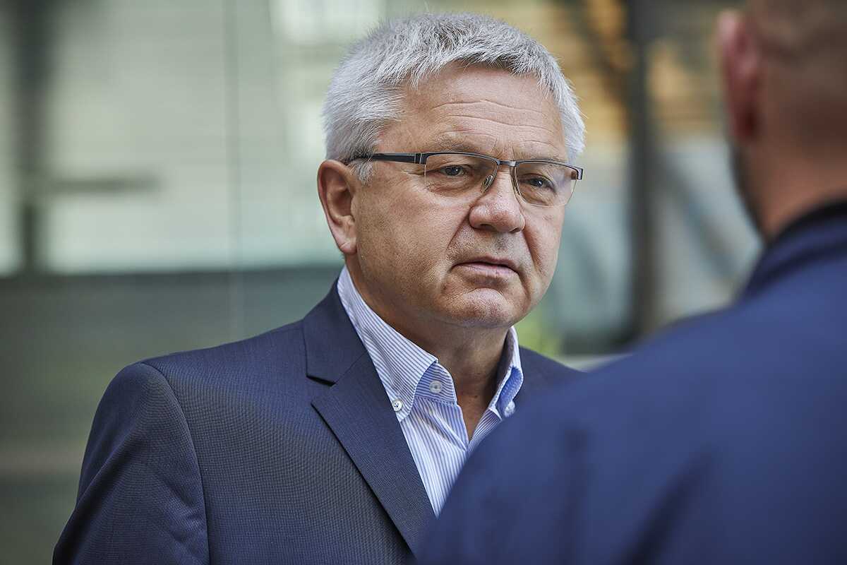 Dr. Konrad Glund Dr. Konrad Glund